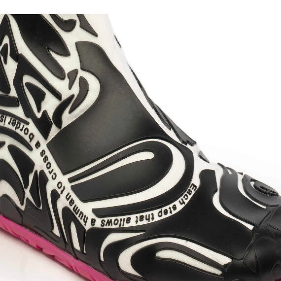 Women’s black Map mid-top shoes with fuchsia sole