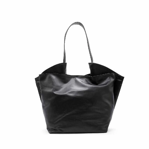 Antonia<br />Large black shopper bag