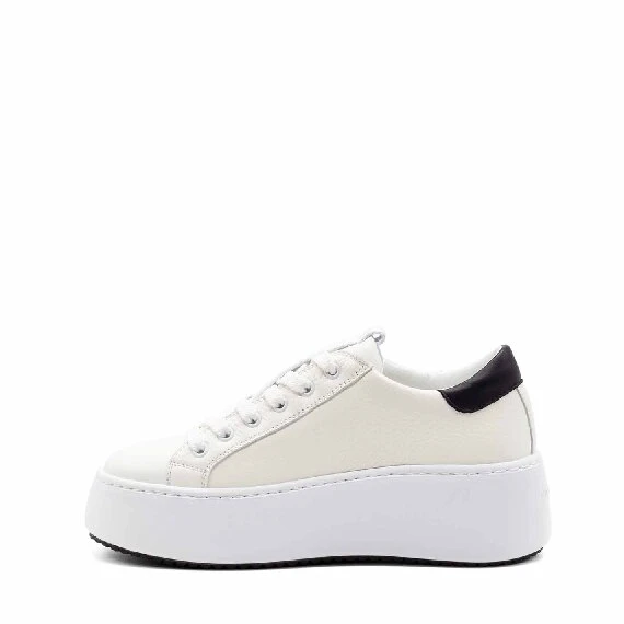 Wawe white/black shoes