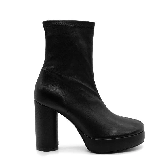 Ducky stretchy black ankle boots