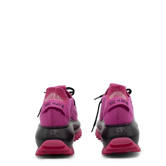 Knit fuchsia running shoes