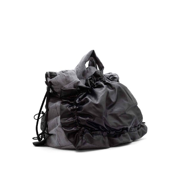 Penny<br />Grey/black shopper bag with drawstring