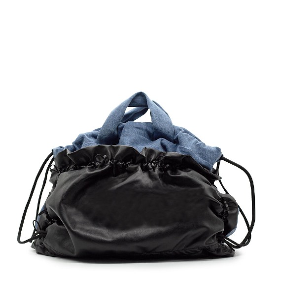 Penny<br />Light blue/black shopper bag with drawstring