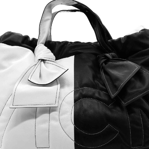 Penelope medium<br />Two-tone white/black midi shopper bag