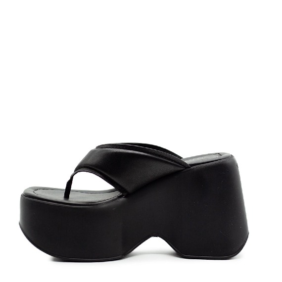 Yoko thong sandals in soft black nappa calfskin