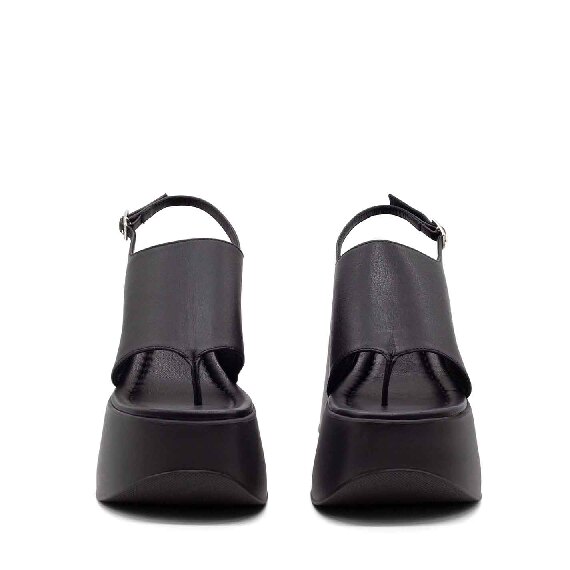 Yoko thong slip-ons in soft black nappa calfskin
