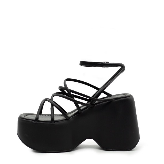 Yoko sandals in soft black nappa