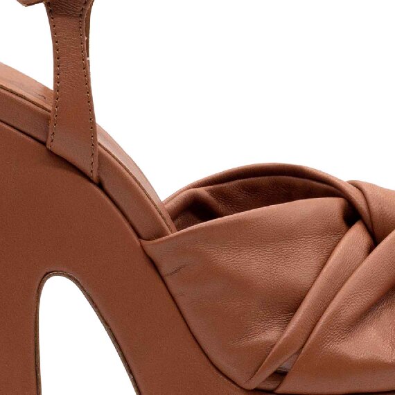 Flared sash sandals in soft sienna-brown nappa