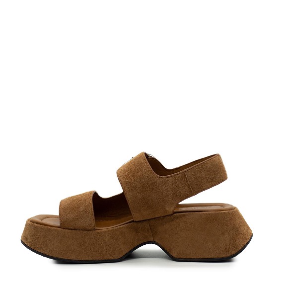 Mini Yoko band sandals in soft tobacco-brown split calfskin