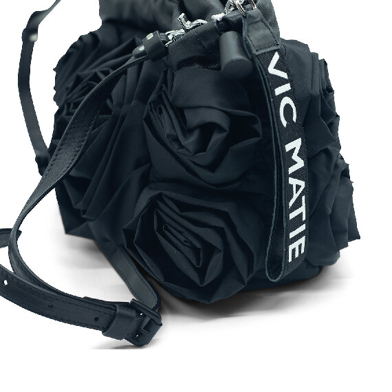 Rose Small<br />Sacca  piccola con rose sul davanti nera