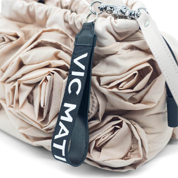 Rose Small<br />Sacca  piccola con rose sul davanti cipria