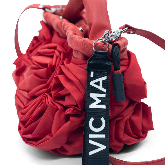 Rose Small<br />Small bag with roses on the front in red