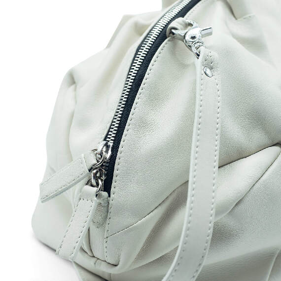 Letizia<br />Cream wedge trunk