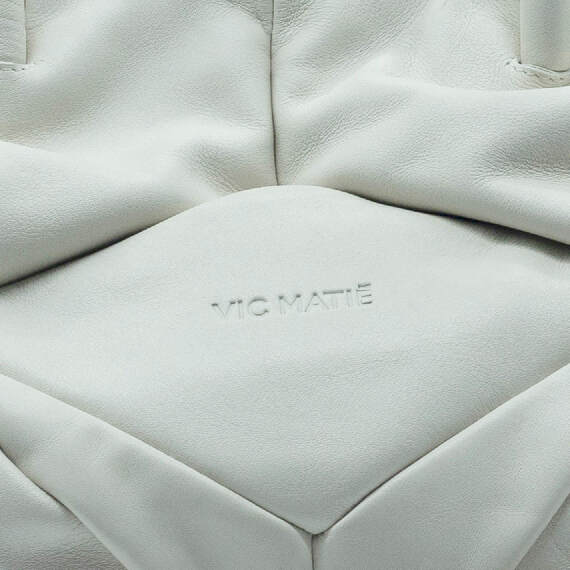 Letizia<br />Cream wedge trunk