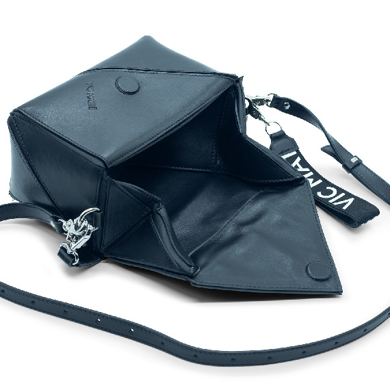 Viola<br />Mini bag patch nera 