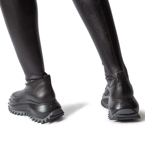 D22 Running – Black stretch faux leather cuissardes  