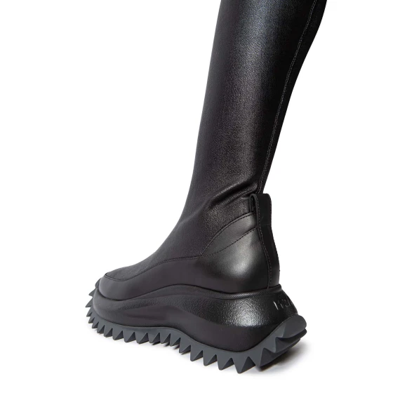 D22 Running – Black stretch faux leather cuissardes  