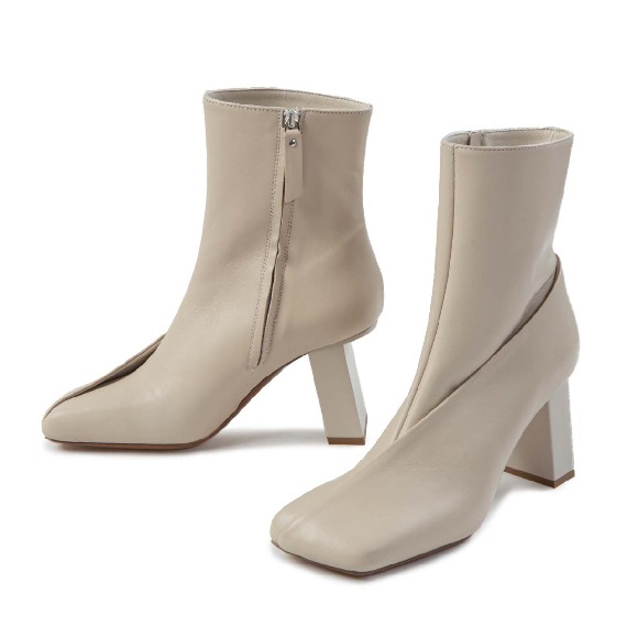 H08 Panton – Ivory folded ankle boot  