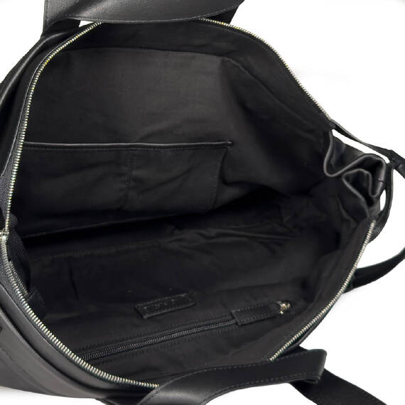 Claudia<br>Cartella nera