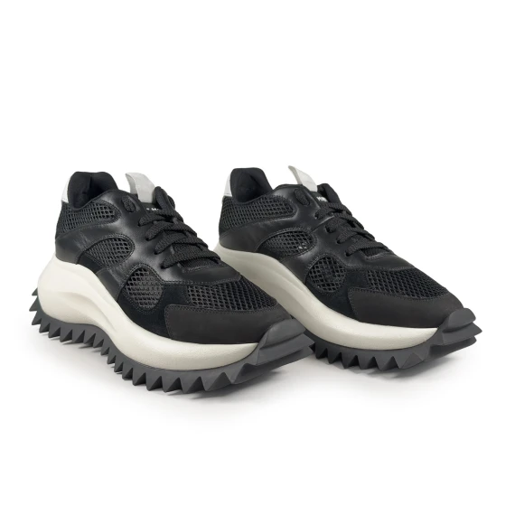 D22 Running__Scarpa allacciata nera