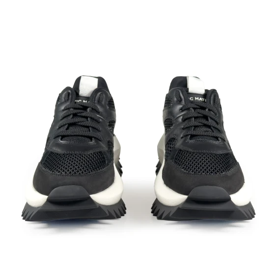 D22 Running__Scarpa allacciata nera