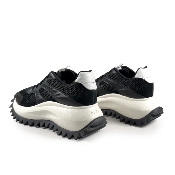 D22 Running__Scarpa allacciata nera