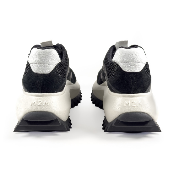 D22 Running__Scarpa allacciata nera