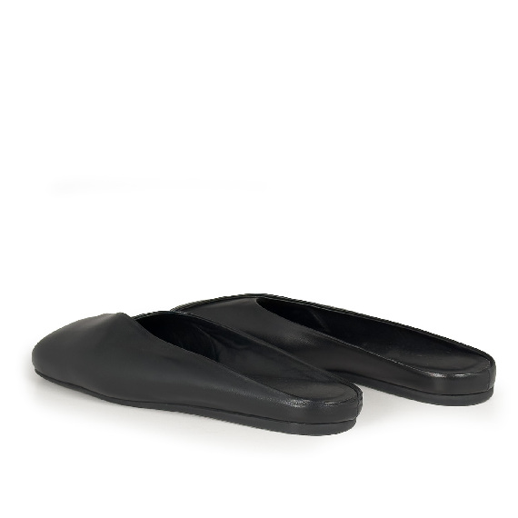 G34_Square closed<br>Slipper black