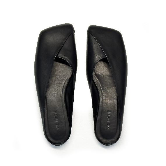 G34_Square closed<br>Slipper black