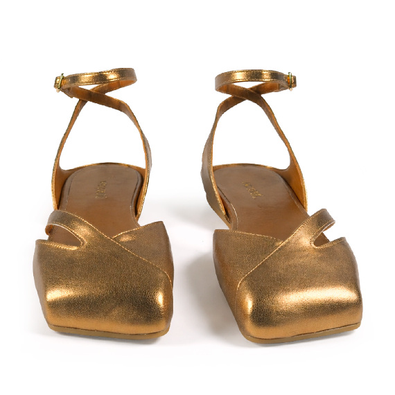 G34_Square closed<br>Slingback in laminated nappa leather gold