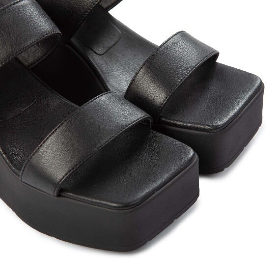 K10_Block<br>Wedge sandal black with ankle strap
