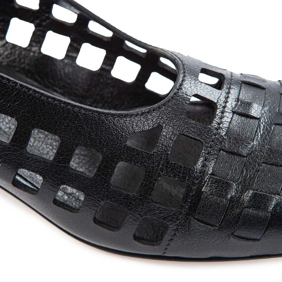 K14_Drop<br>Perforated slingback black