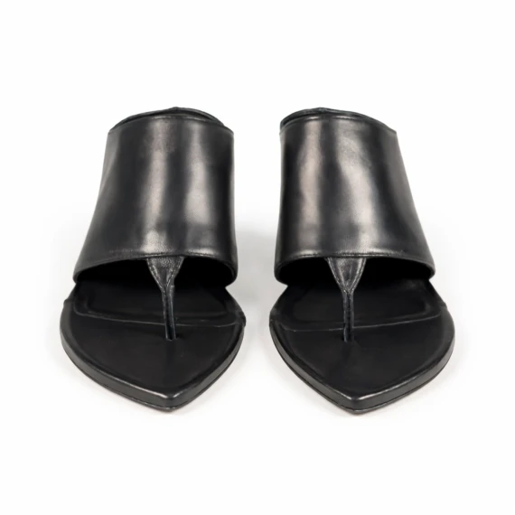 K24_ApostropheThong sandal black Vic Matie
