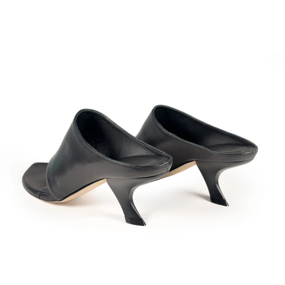 K24_ApostropheThong sandal black Vic Matie