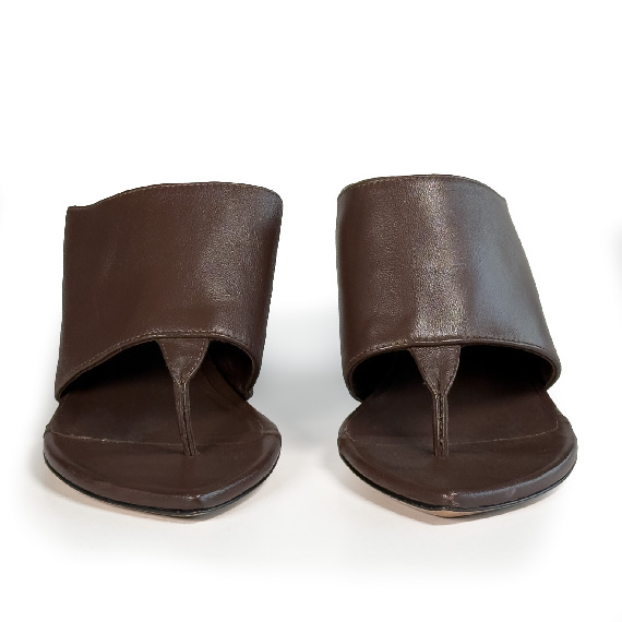 K24_Apostrophe<br>Thong sandal brown