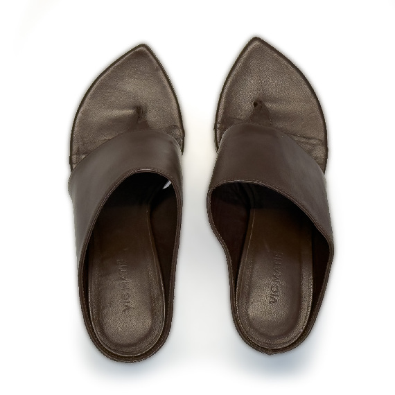 K24_Apostrophe<br>Thong sandal brown