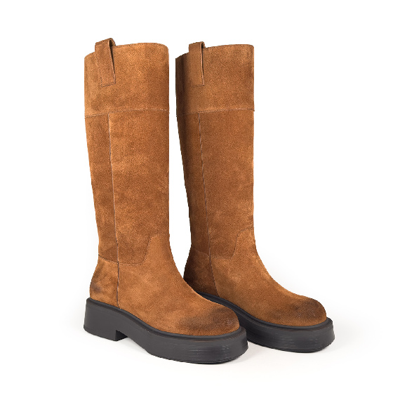 L08_London_Suede tube boots tobacco Vic Matie