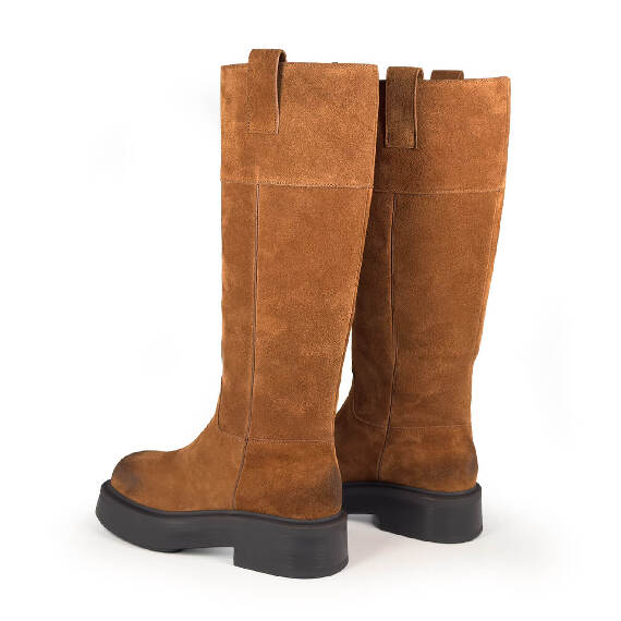 L08_London_Suede tube boots tobacco Vic Matie