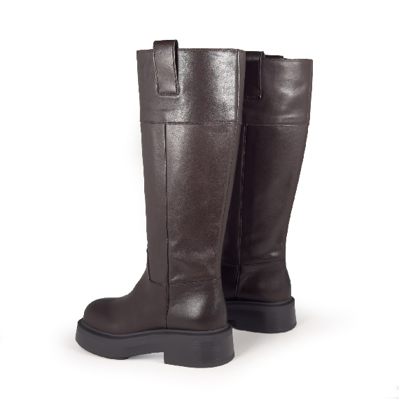 L08_London_Calf leather tube boots dark brown Vic Matie