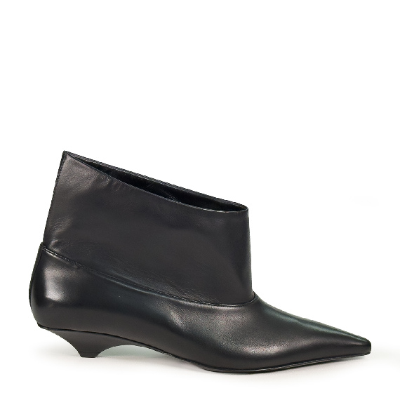 K20_Kitty_Ankle boot in pelle di vitello nera Vic Matie
