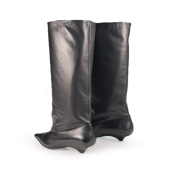 K20_Kitty_SSelene Tube Boot in pelle nera