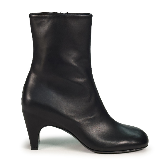 L42_Edge_Ankle boot in pelle nera Vic Matie