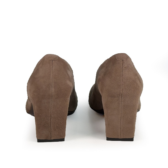 L42_Edge_Décolleté in elegante camoscio tortora