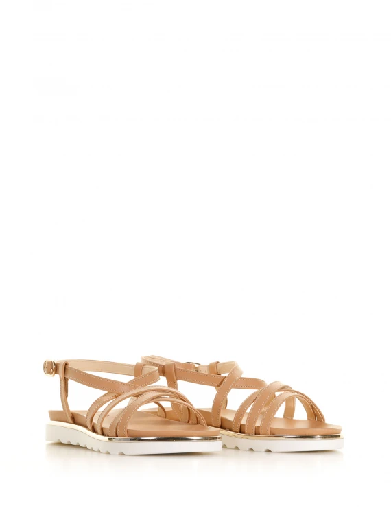 Flat sandal with cross bands