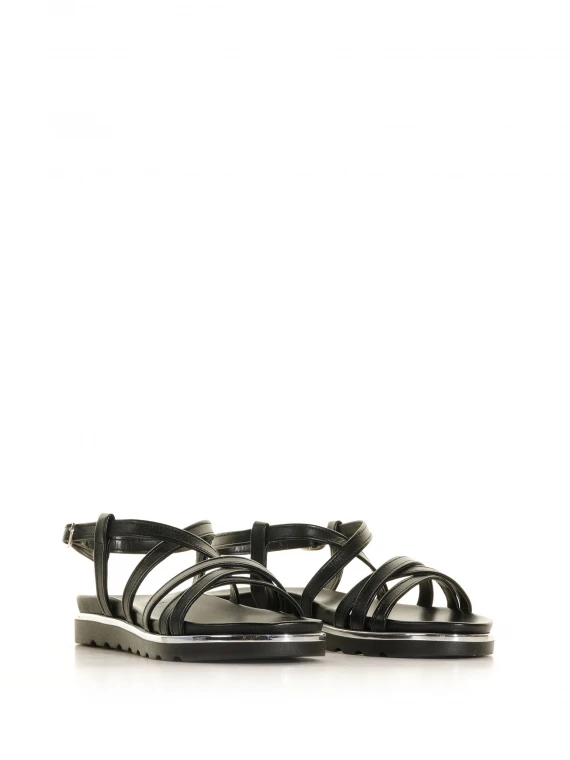 Flat sandal with cross bands