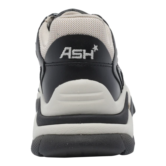 Addict Sneakers