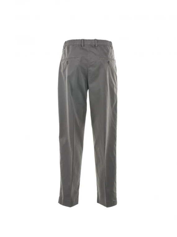 High-waisted trousers with turn-ups