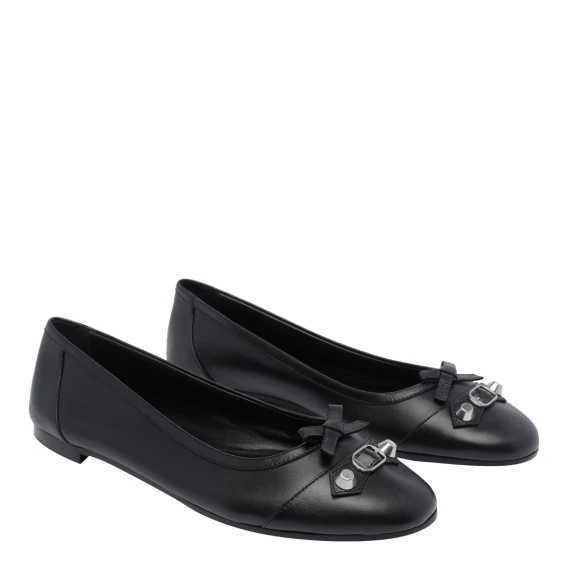 Flat shoes