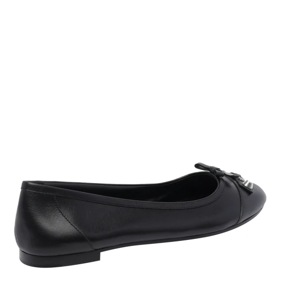 Flat shoes