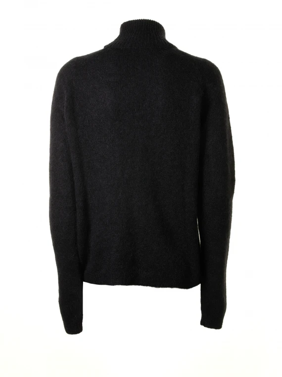Turtleneck with long sleeves in black